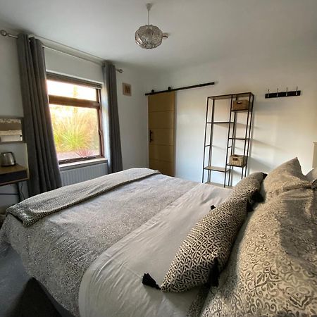 Derrynane Bay House Bed & Breakfast Кахърдениъл Екстериор снимка